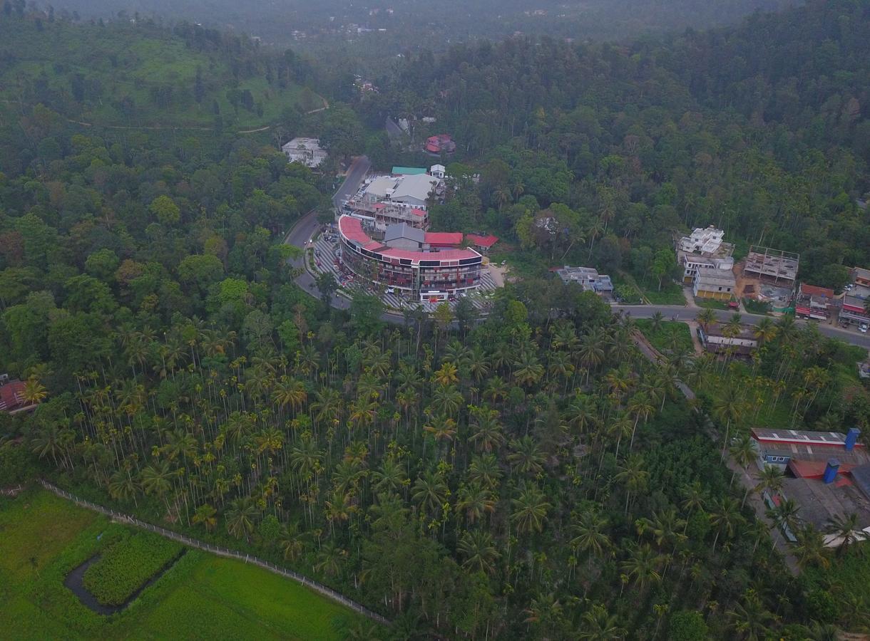 Wayanad Royal Crown Hotel Kalpatta Exterior foto